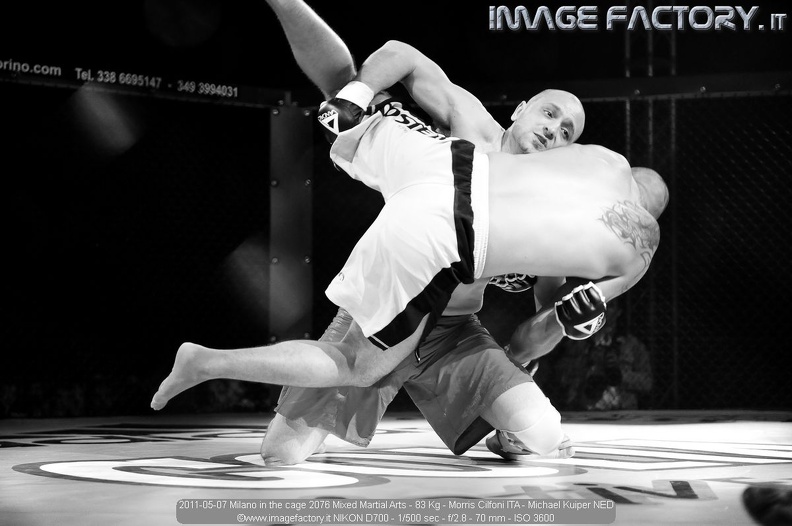 2011-05-07 Milano in the cage 2076 Mixed Martial Arts - 83 Kg - Morris Cilfoni ITA - Michael Kuiper NED.jpg